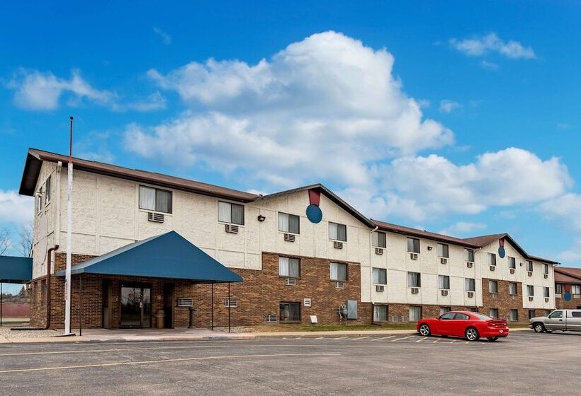 هتل Econo Lodge Inn & Suites