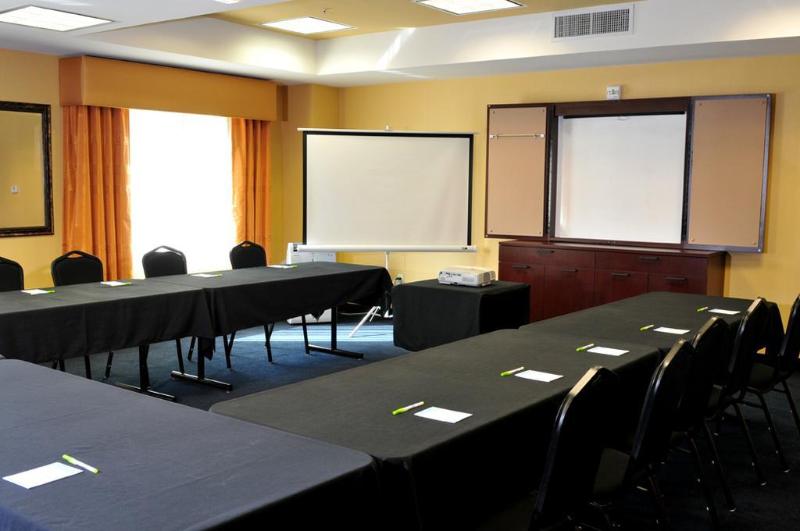 هتل Fairfield Inn & Suites Fresno Clovis