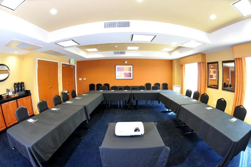 هتل Fairfield Inn & Suites Fresno Clovis