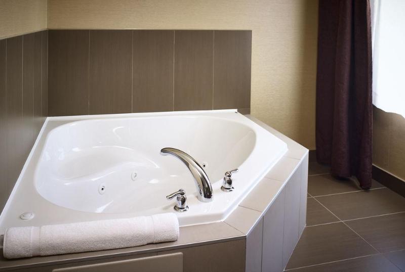 هتل Holiday Inn Express And Suites Timmins, An Ihg