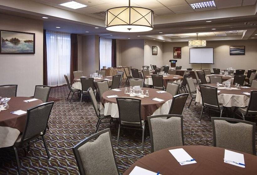 ホテル Holiday Inn Express And Suites Timmins