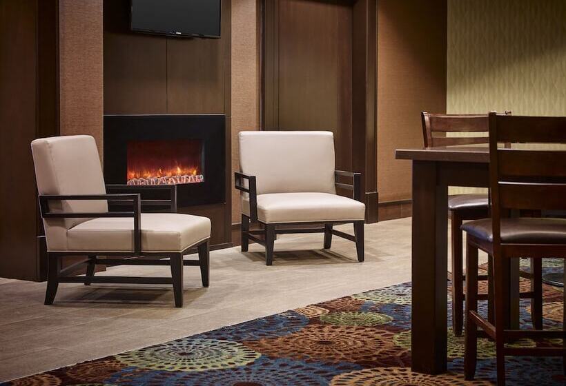 هتل Holiday Inn Express And Suites Timmins, An Ihg