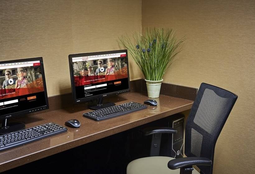 هتل Holiday Inn Express And Suites Timmins, An Ihg