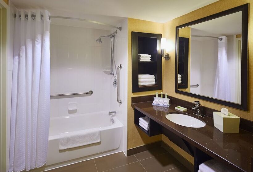 هتل Holiday Inn Express And Suites Timmins, An Ihg