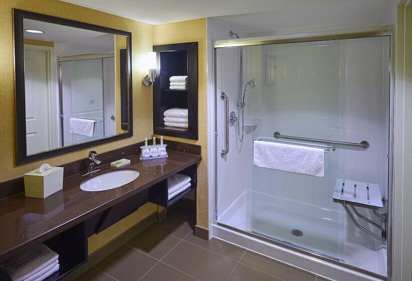 هتل Holiday Inn Express And Suites Timmins, An Ihg