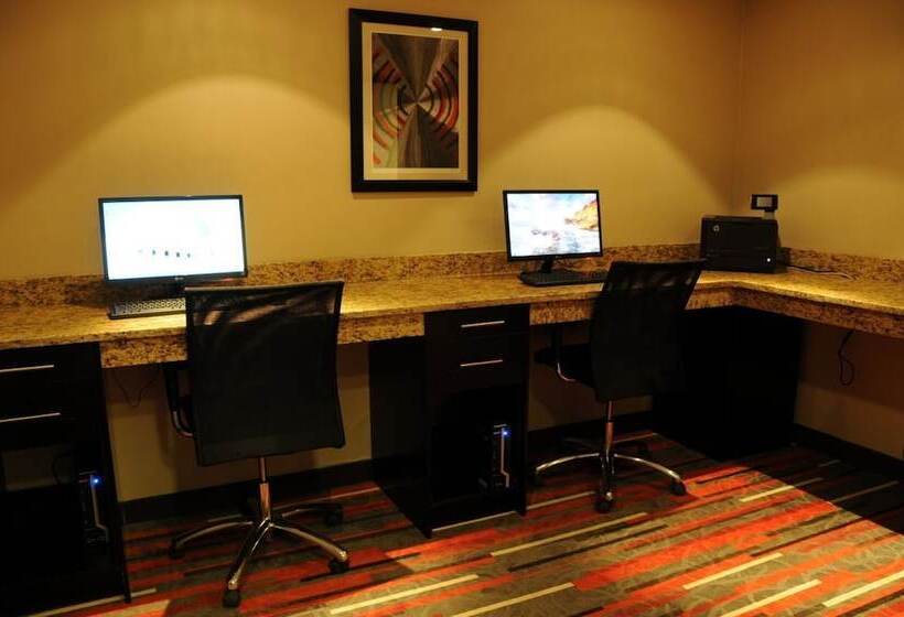 هتل Chateau Inn & Suites Bonnyville