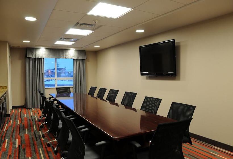 هتل Chateau Inn & Suites Bonnyville