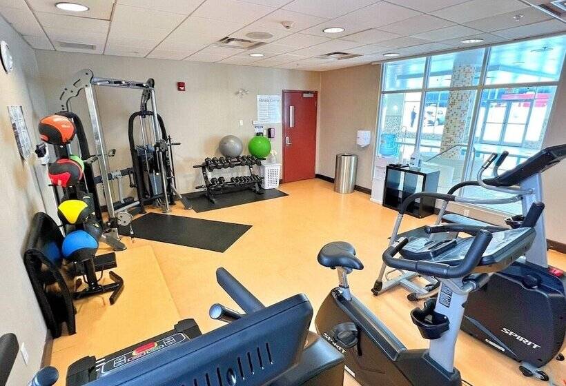 هتل Chateau Inn & Suites Bonnyville