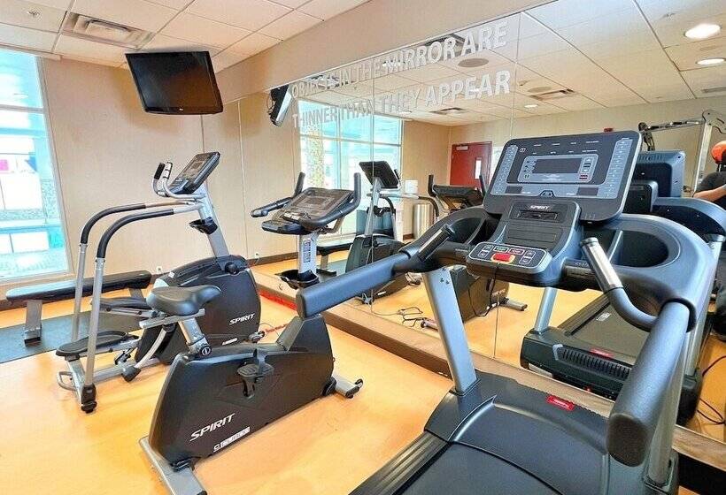هتل Chateau Inn & Suites Bonnyville