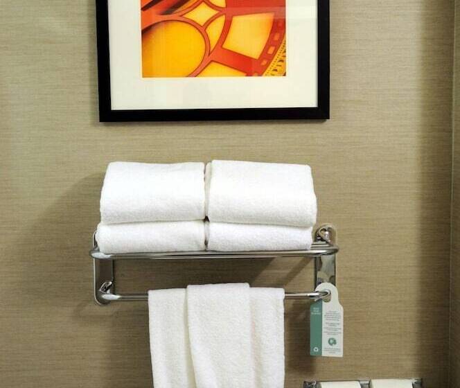 هتل Chateau Inn & Suites Bonnyville