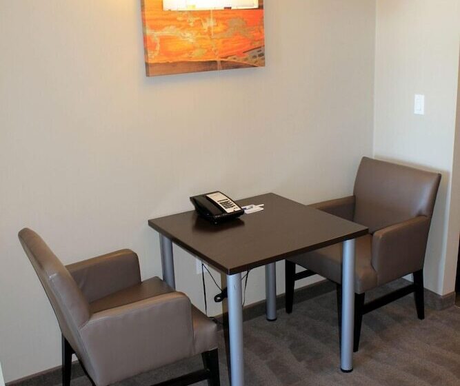 هتل Chateau Inn & Suites Bonnyville