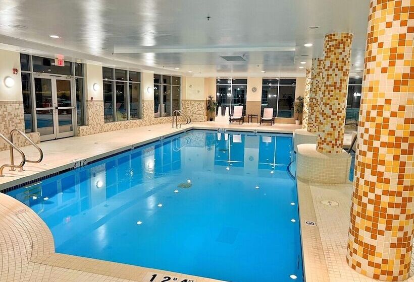 هتل Chateau Inn & Suites Bonnyville