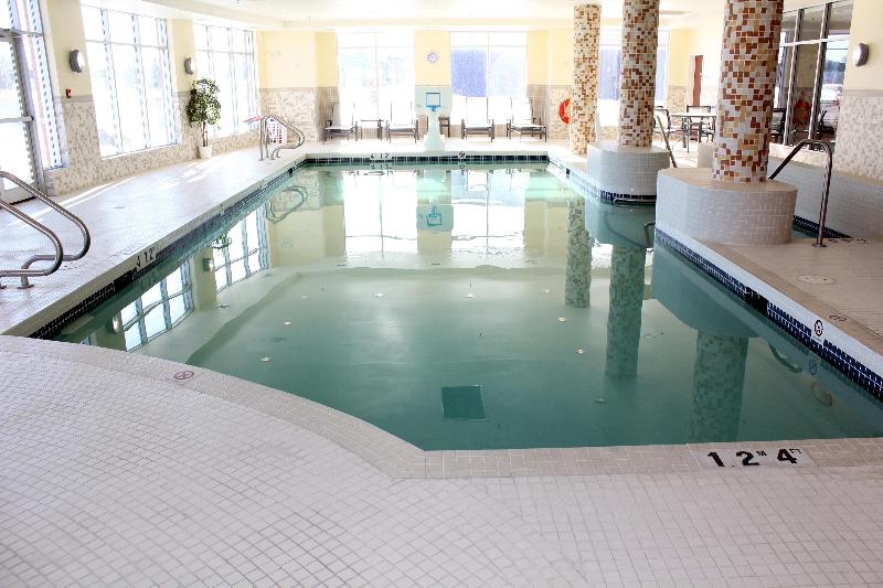 هتل Chateau Inn & Suites Bonnyville