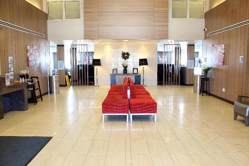 هتل Chateau Inn & Suites Bonnyville