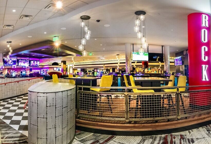 هتل Hollywood Casino At Greektown