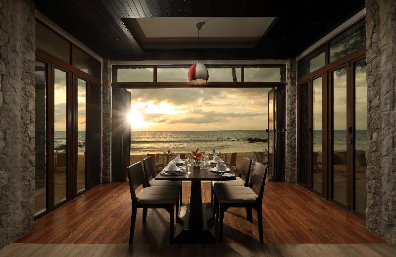 هتل Natai Beach Resort
