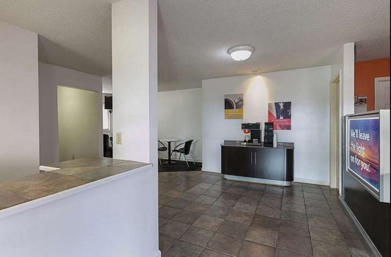 هتل Rodeway Inn & Suites