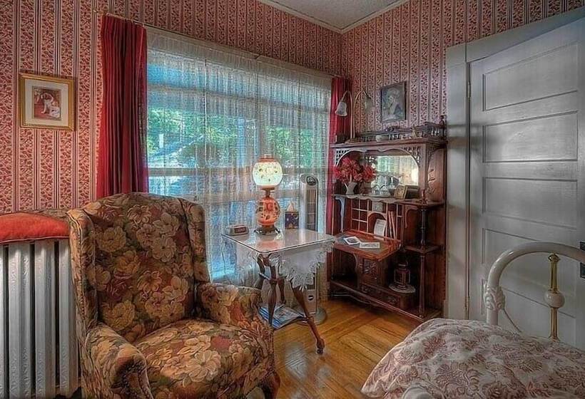 فندق The Jeweled Turret Inn