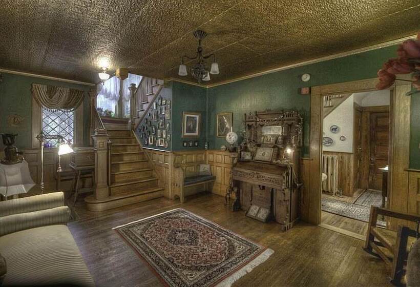 فندق The Jeweled Turret Inn