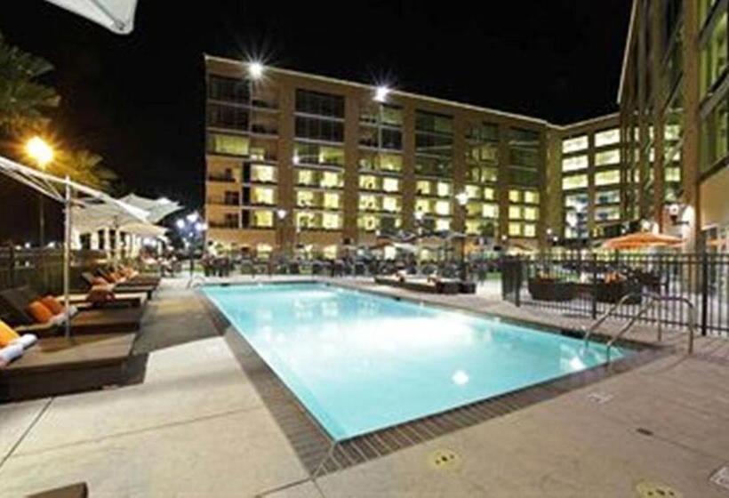 هتل University Plaza Waterfront