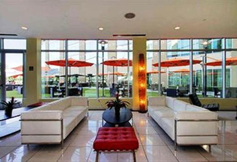 هتل University Plaza Waterfront