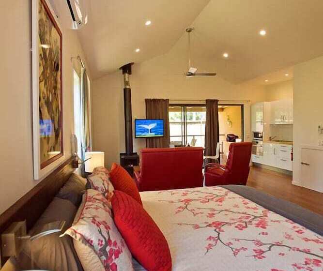 فندق Witches Falls Cottages