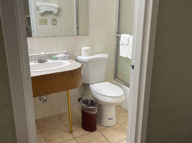 فندق على الطريق The Autumn Inn