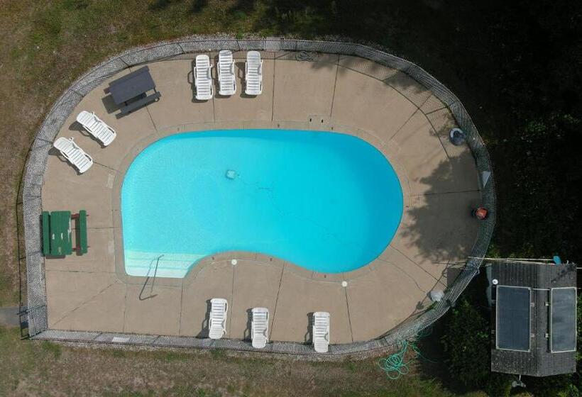 Colonial Motel