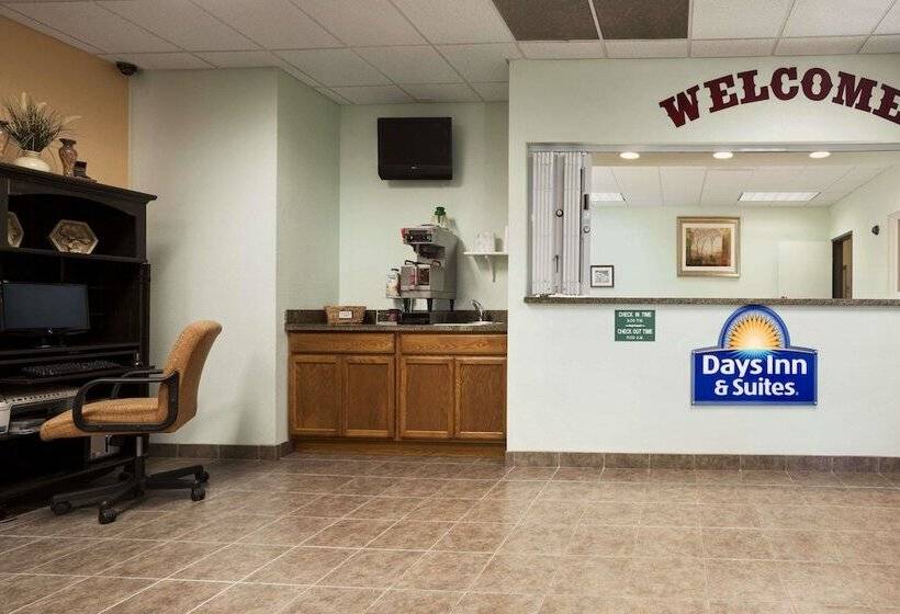 Days Inn & Suites By Wyndham Columbus Ne