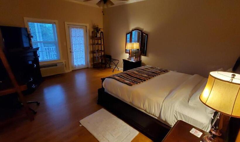 בית מלון כפרי Acorn Hill Lodge And Spa
