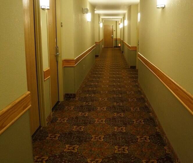 هتل Americinn By Wyndham Anamosa