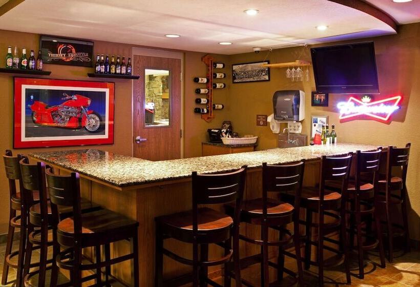 هتل Americinn By Wyndham Anamosa