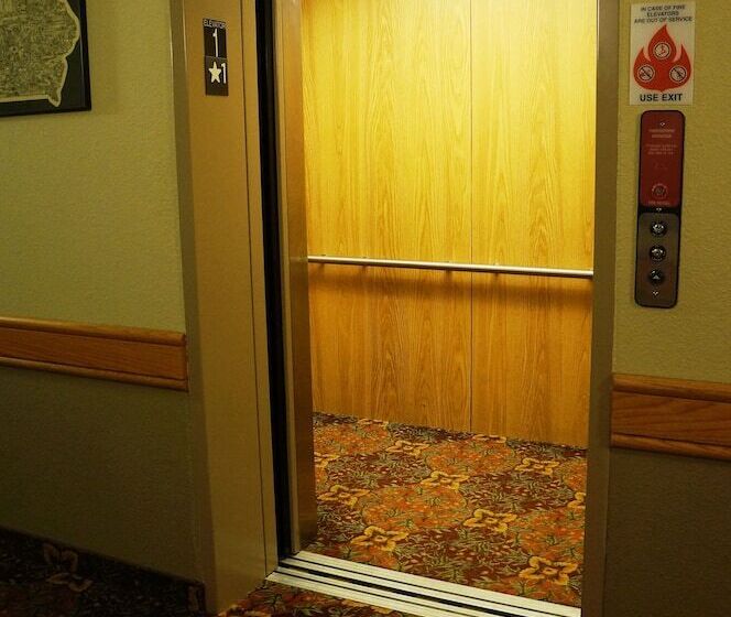 هتل Americinn By Wyndham Anamosa