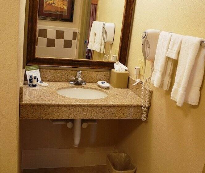 هتل Americinn By Wyndham Anamosa