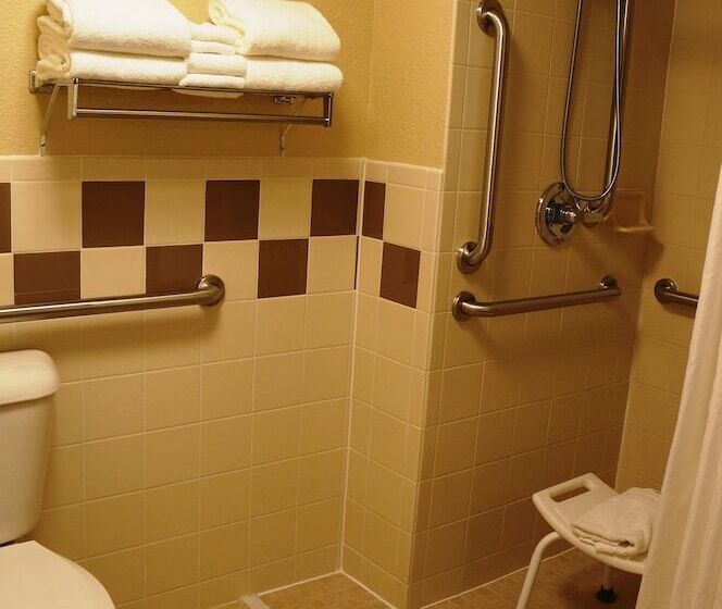 هتل Americinn By Wyndham Anamosa