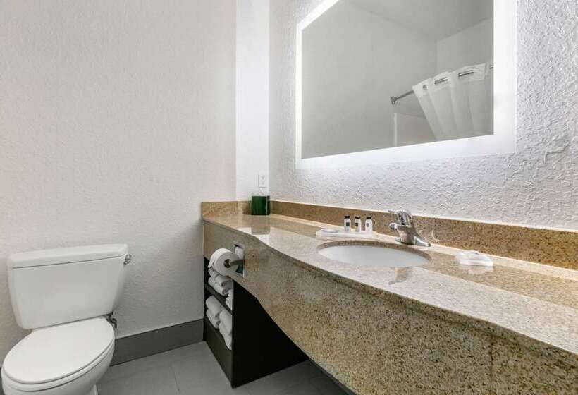 هتل Clarion Pointe Columbusbradley Park