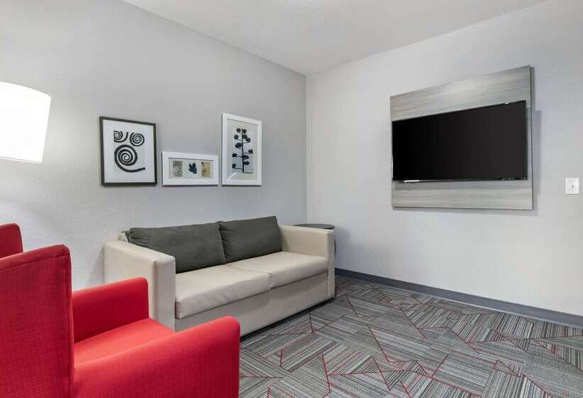 هتل Clarion Pointe Columbusbradley Park