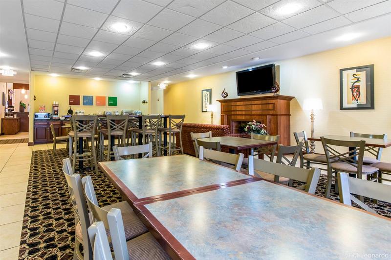 هتل Comfort Suites South Point  Huntington