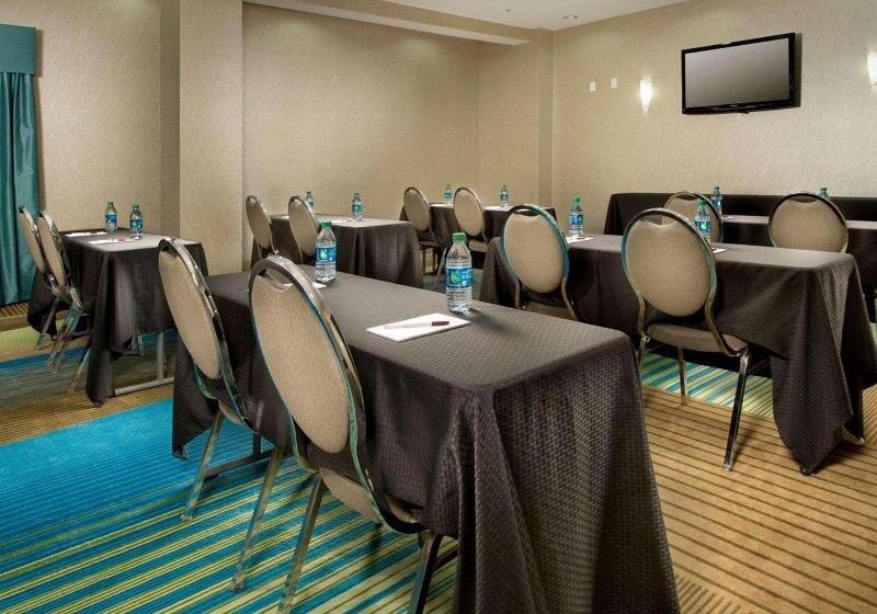 ホテル Comfort Suites Waco North  Near University Area