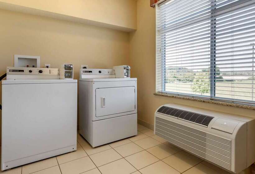 هتل Comfort Inn & Suites
