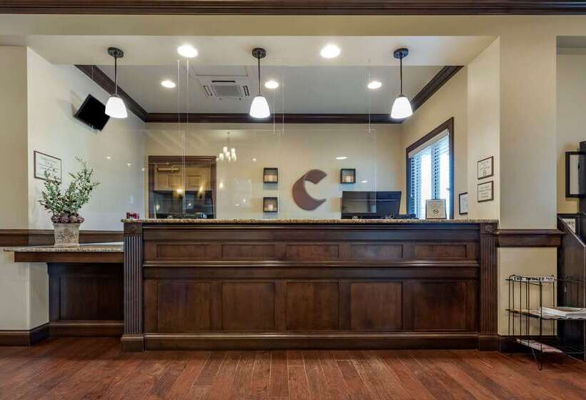 هتل Comfort Inn & Suites