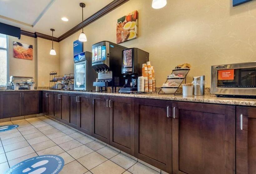 هتل Comfort Inn & Suites