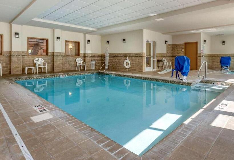 هتل Comfort Inn & Suites