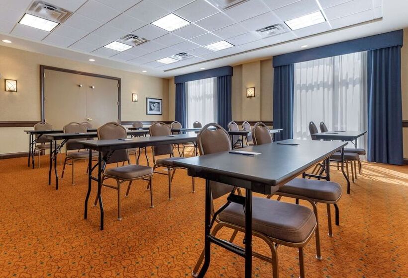 هتل Comfort Inn & Suites