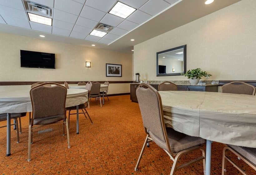 هتل Comfort Inn & Suites