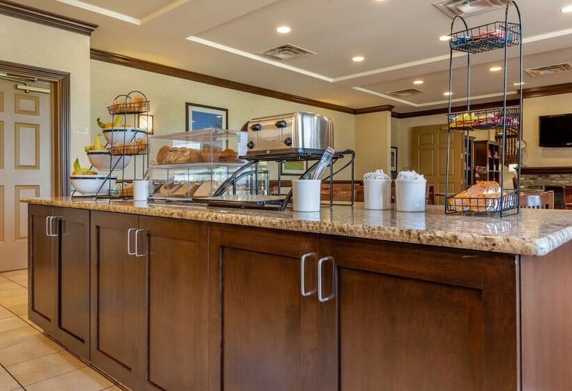 هتل Comfort Inn & Suites