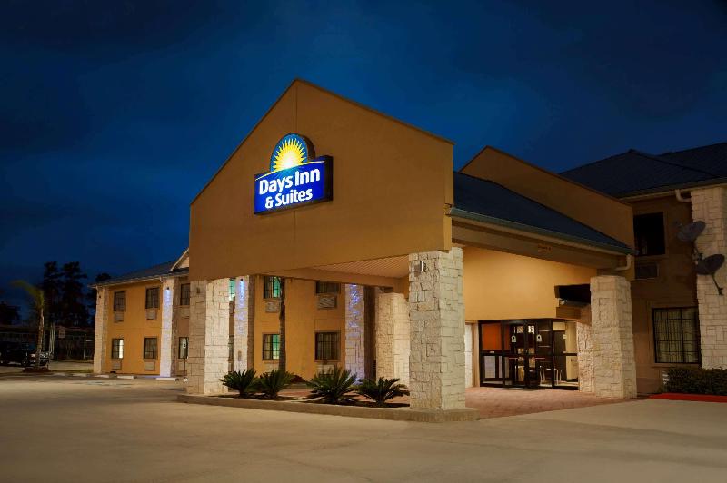 هتل Days Inn & Suites By Wyndham Conroe North