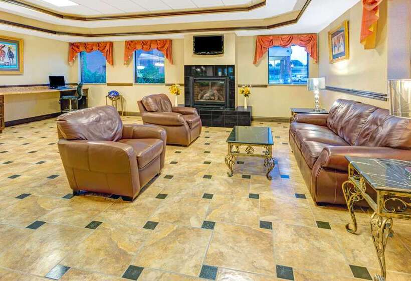 هتل Days Inn & Suites By Wyndham Jeffersonville In