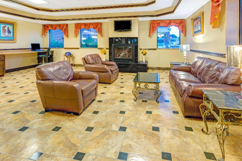 هتل Days Inn & Suites By Wyndham Jeffersonville In