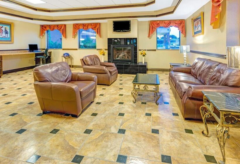 هتل Days Inn & Suites By Wyndham Jeffersonville In